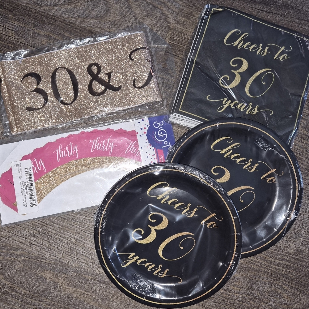 Elegant 30th Birthday Party Supplies Set - Black and Gold